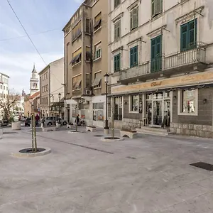 Jupiter Lux krevet i doručak Split